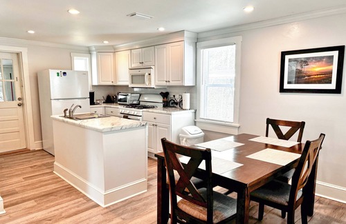 Thomasville Maison | Downtown Thomasville Retreat- Walk Downtown!