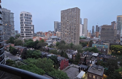 Church and Wellesley Copropriété | Downtown Toronto Condo | WiFi, Gym & Pool – Steps to Subway & Eaton Centre