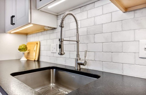 Newburyport Maison | Downtown Townhouse | Beautiful Kitchen | Parking
