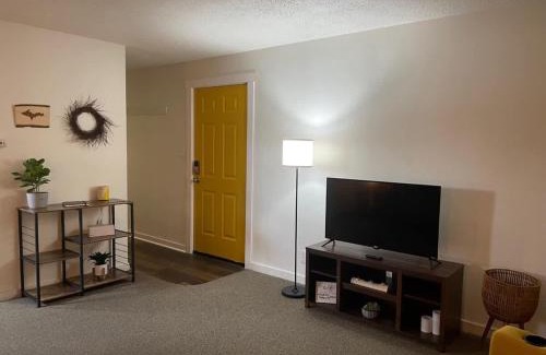 Ironwood Maison | Downtown Yellow Room at Villages on Aurora