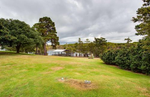 Doyline Maison | Doyline Cottage with Large Porch and Lake Access!