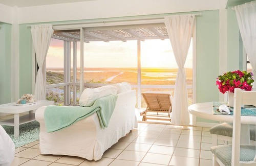 Conch Bar Villa | Dragon Cay Resort