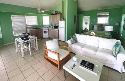 Conch Bar Villa | Dragon Cay Resort