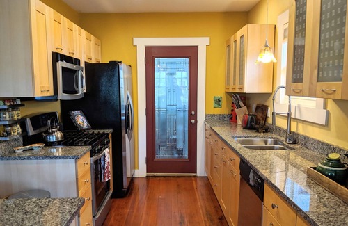 Kenton Maison | Dragonfly House-One Bedroom Craftsman in Trendy Kenton