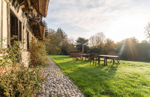 Pierrefiques Villa | Villa de rêve de 6 chambres avec court de tennis privé, Sauna & Jacuzzi.