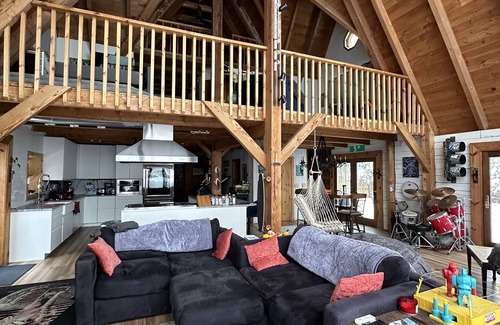 Waterford Chalet De Ski | Dream A-Frame Cabin on the Hudson with heated pool and dock! Sleeps 10; Pets ok!