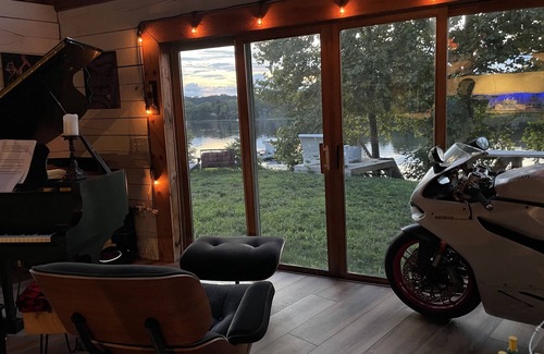 Waterford Chalet De Ski | Dream A-Frame Cabin on the Hudson with heated pool and dock! Sleeps 10; Pets ok!