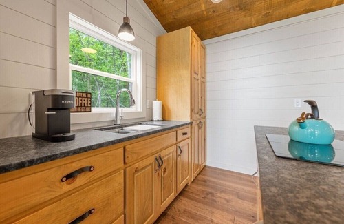 Mineral Bluff Cabine | Dream Big in this new Tiny Home! Hot tub, firepit