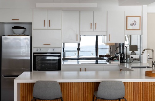 Palm Beach Appartement | Dream holiday escape, 2-bed 2-bath ocean front sea view apartment on Palm Beach!