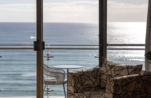 Palm Beach Appartement | Dream holiday escape, 2-bed 2-bath ocean front sea view apartment on Palm Beach!