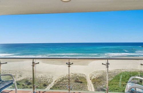 Palm Beach Appartement | Dream holiday escape, 2-bed 2-bath ocean front sea view apartment on Palm Beach!