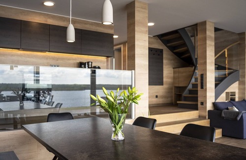 Lobnitz Maison | Maison de rêve sur le lac, plage privée, sauna, cheminée, bain à remous, balcon, près de Leipzig