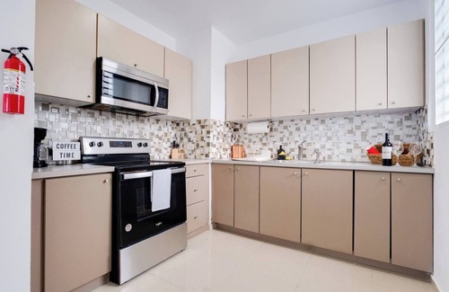 Isla Verde Maison | Dream House-Walk to Beach-3BR/2BA/AC+Terrace