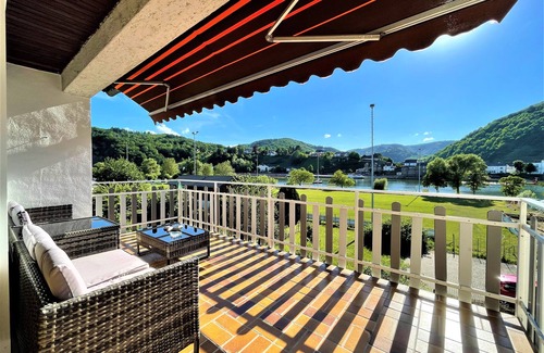 Alf Appartement | ★Dream view | fireplace | balcony | castle view | 65-inch TV | Netflix | Sky | Joyn★