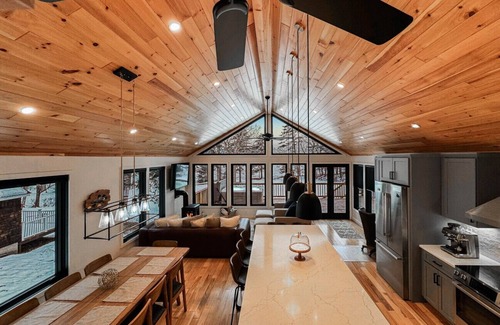 Fryeburg Maison | DREAMLAND | Luxe Waterfront Villa, Hot tub + Sauna