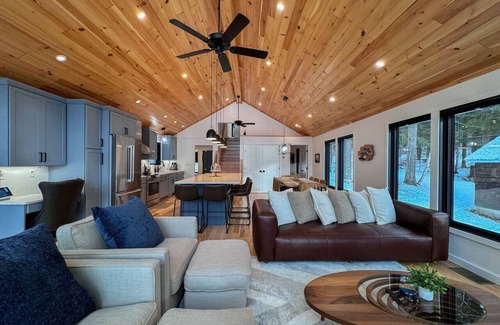 Fryeburg Maison | DREAMLAND | Luxe Waterfront Villa, Hot tub + Sauna