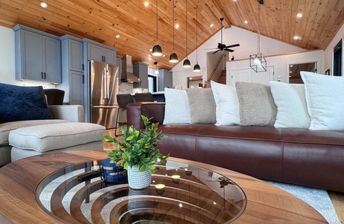 Fryeburg Maison | DREAMLAND | Luxe Waterfront Villa, Hot tub + Sauna