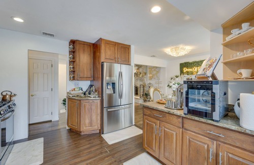 Lake Grove Maison | 'Dreams of Paradise' Luxury Home w/ Pool!