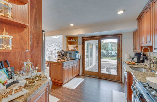 Lake Grove Maison | 'Dreams of Paradise' Luxury Home w/ Pool!