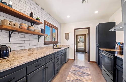 Joshua Tree Maison | 🌵Dreamspace - Peaceful Home w/Hot Tub, Fire Pit, Amazing Views & Close To Park Entrance🌵