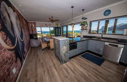 Pringle Bay Cabine | Dreamview Family Suite @ The Butterfly Villa : Spectacular views in Pringle Bay