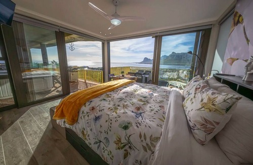 Pringle Bay Cabine | Dreamview Lodge @ The Butterfly Villa in Pringle Bay with breathtaking views