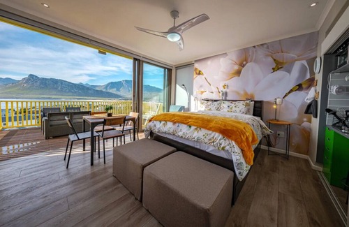Pringle Bay Cabine | Dreamview Lodge @ The Butterfly Villa in Pringle Bay with breathtaking views