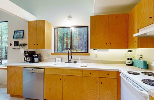 Anchor Bay Maison | Dreamy Chalet Style House in the Forest With Large Deck, Near Beach - 1 Dog Okay