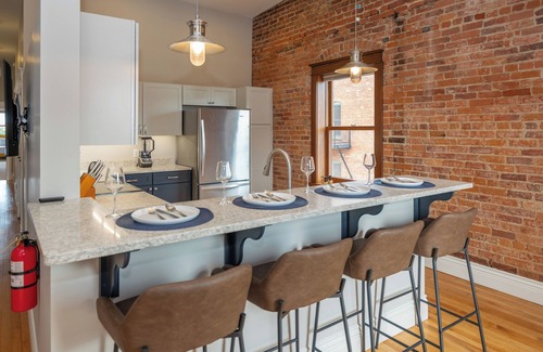 Kalamazoo Appartement | Dreamy Downtown Luxury Loft / 13-Ft Ceilings / Walkable