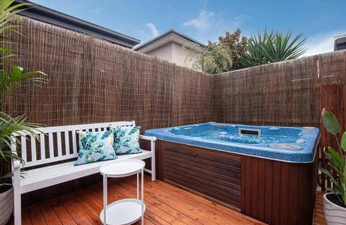 Dromana Maison | Dreamy Dromana Family Getaway - with Jacuzzi