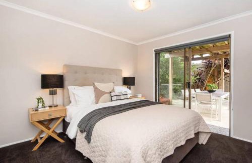 Dromana Maison | Dreamy Dromana Family Getaway - with Jacuzzi