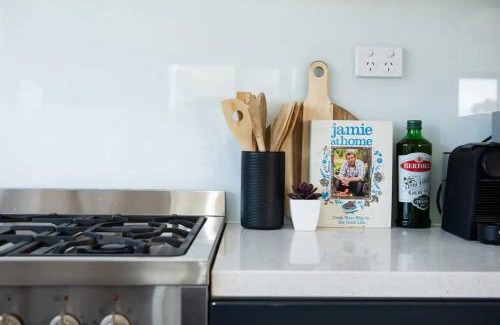 Dromana Maison | Dreamy Dromana Family Getaway - with Jacuzzi
