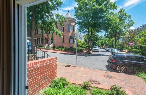Georgetown Appartement | Dreamy Georgetown 1BR w/ storage space near Montrose Park by Blueground
