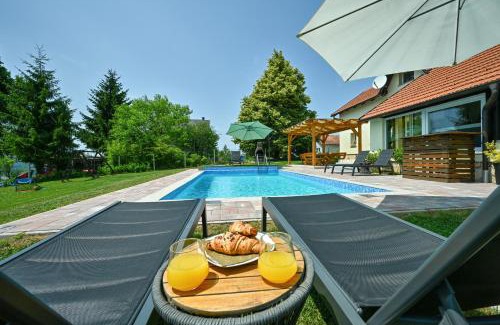 Pregrada Maison | Dreamy Hill - Holiday House with a private pool and jacuzzi