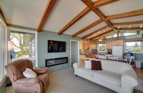 Arlington Maison | Dreamy Lake Poinsett Cabin with Deck, Dock and Views!