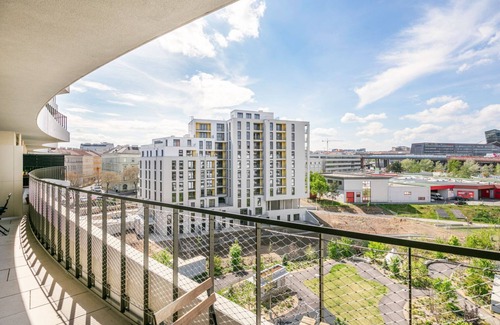 Erdberg Appartement | Dreamy Landstraße 1BR w/ Large Balcony, walk to Metro U3, by Blueground