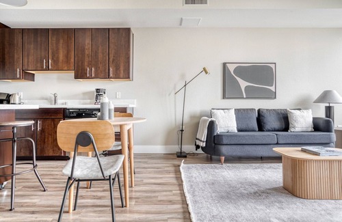 Mountain View Appartement | Dreamy Mountain View 1BR w/ Pool & Gym, walk to Caltrain, by Blueground