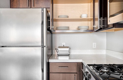 Mountain View Appartement | Dreamy Mountain View 1BR w/ Pool & Gym, walk to Caltrain, by Blueground