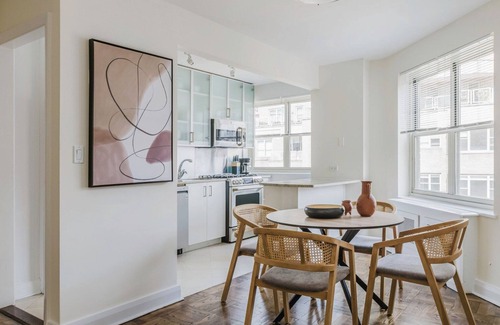 Midtown Appartement | Dreamy Murray Hill 2BR w/ Coffee Bar, Gym, Lounge & W/D, by Blueground