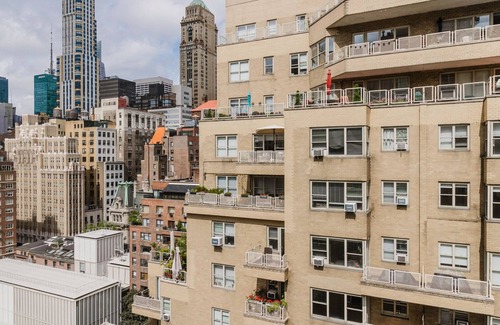 Midtown Appartement | Dreamy Murray Hill 2BR w/ Coffee Bar, Gym, Lounge & W/D, by Blueground