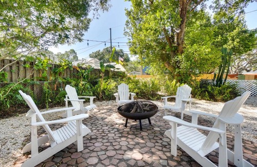 Palm Harbor Maison | Dreamy Palm Harbor Cottage, Steps to Crystal Beach