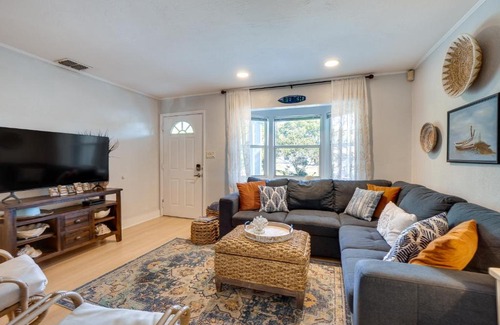 Palm Harbor Maison | Dreamy Palm Harbor Cottage, Steps to Crystal Beach