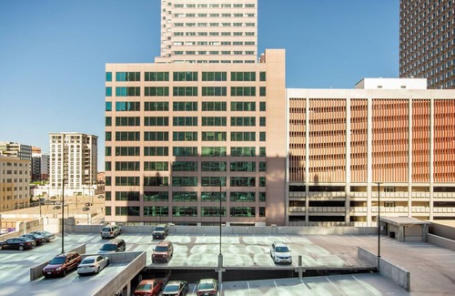 Uptown Appartement | Dreamy Upper Downtown 1BR w/ Gym & Pool near 16th St Mall, by Blueground