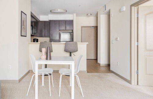 Contra Costa Centre Appartement | Dreamy Walnut Creek 1BR w/ On-Site Restaurants, nr I-680, by Blueground