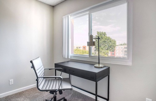 Woodland Hills Appartement | Dreamy Woodland Hills 2BR w/ Pool & Gym, nr Warner Center, by Blueground