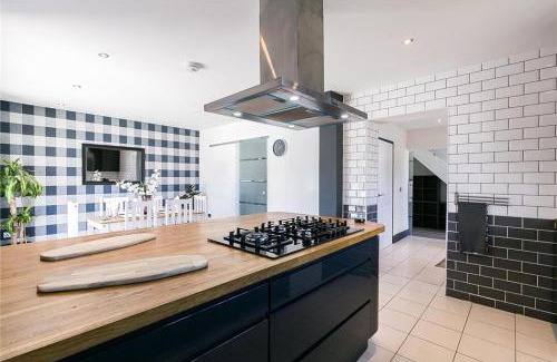 Colinton Maison | Dreghorn House 5 b-rooms 9 beds 3 toilets 2 showers,1 bath 2 receiption Secure free Parking 233 Wifi