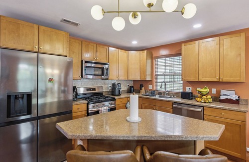 Drexel Hill Maison | Drexel Iconic: Suburban Retreat, Spacious 3-bedroom home, Central AC, Amenities