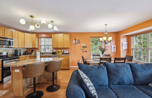 Drexel Hill Maison | Drexel Iconic: Suburban Retreat, Spacious 3-bedroom home, Central AC, Amenities