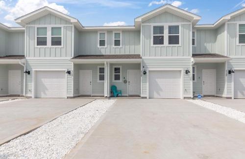 Gulf Breeze Maison | Drift Bay - Adventure Awaits! Zoo, Boat Ramp & Just Minutes from the Beach!