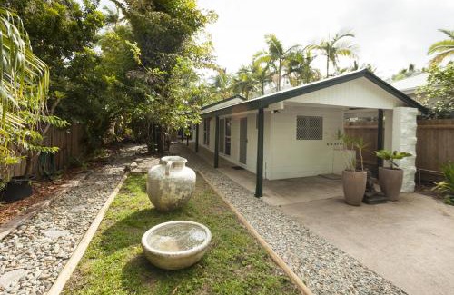 Holloways Beach Maison | Drift Beach House Getaway